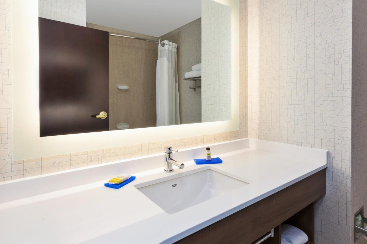 Holiday Inn Express Hotel & Suites Warminster-Horsham, An Ihg Hotel Bagian luar foto